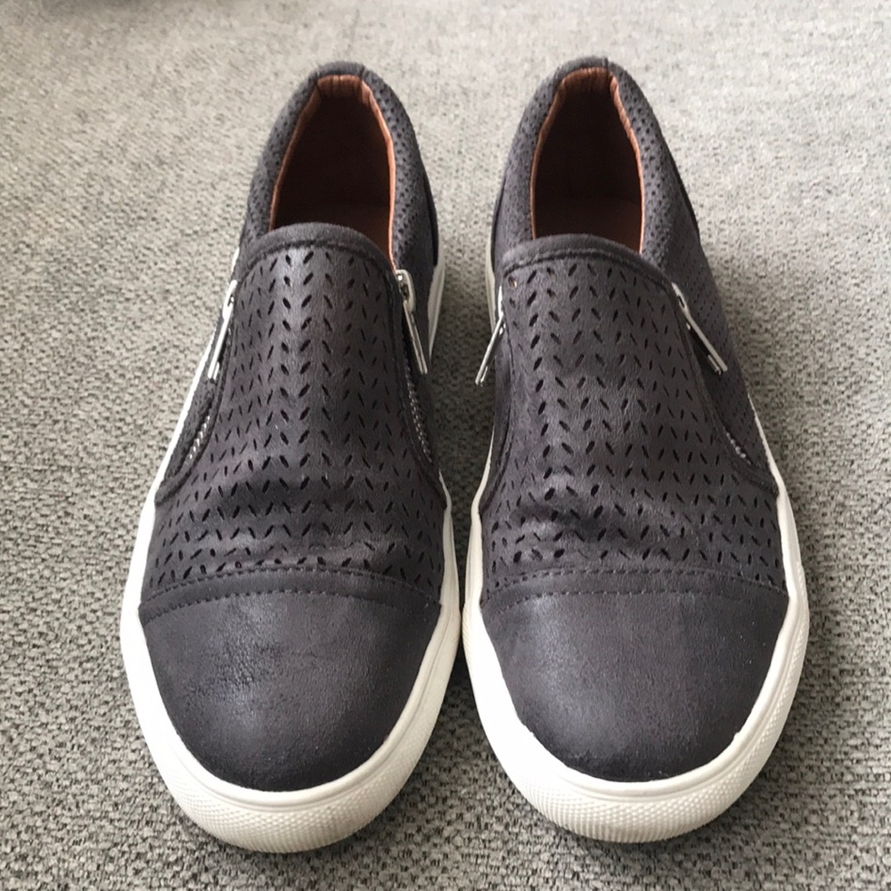 Report Gray Sneakers